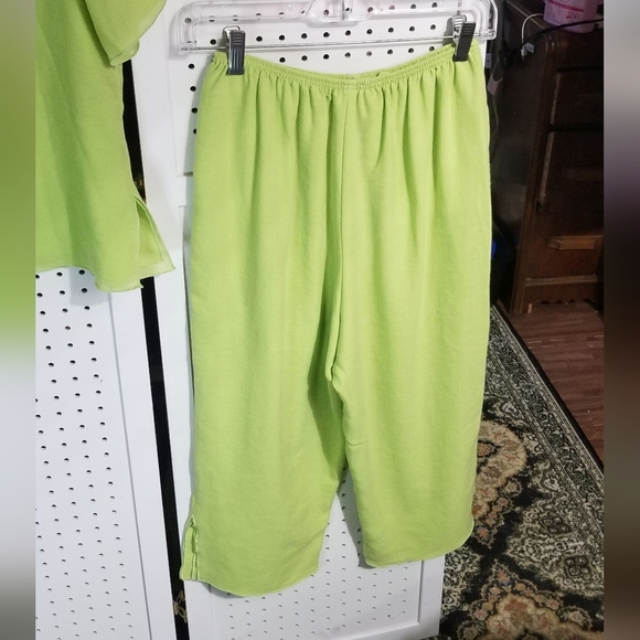 Lime green 2 pce Set - Picture 3 of 3